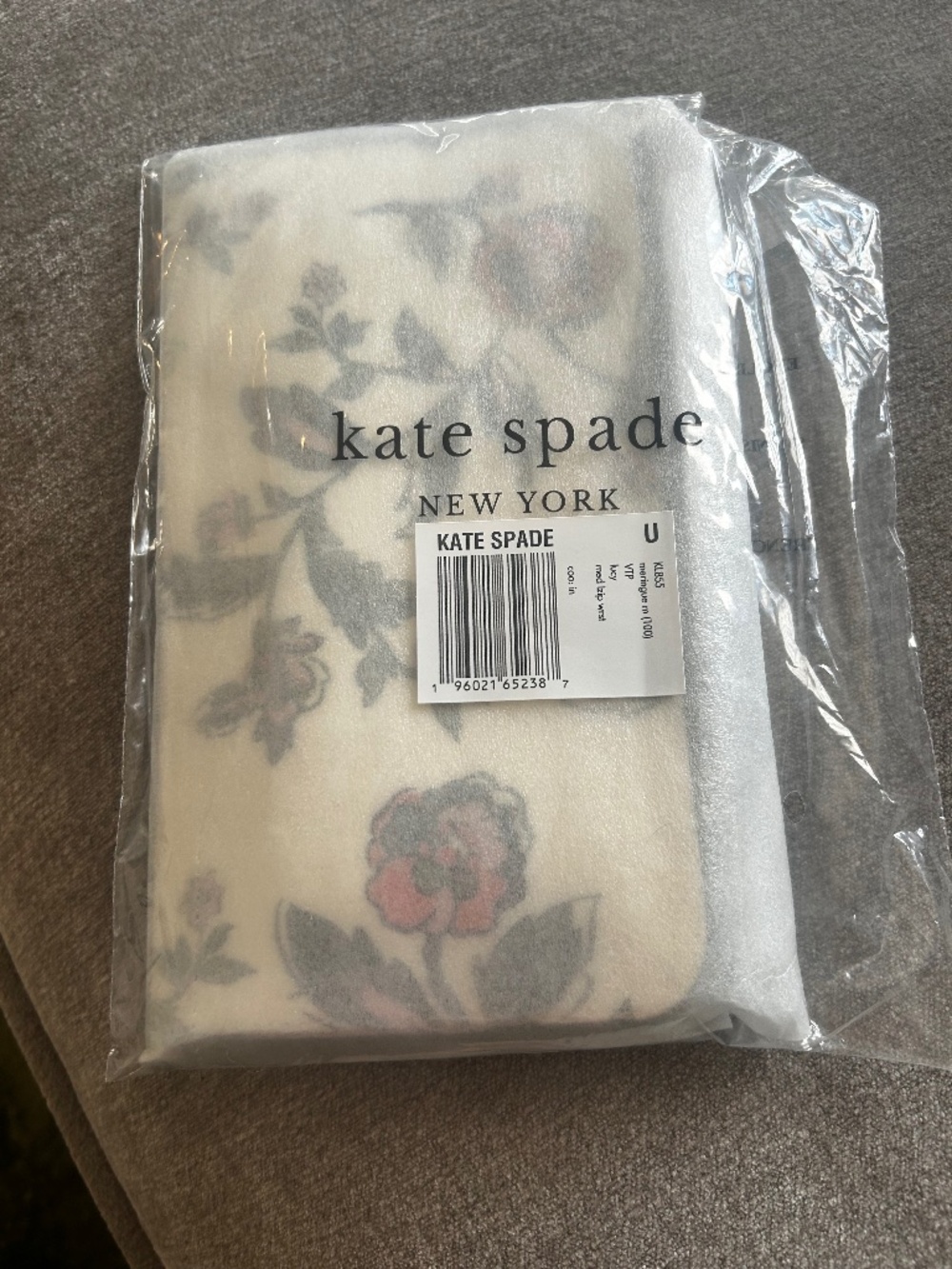Kate Spade Lucy medium lzip wristlet brand new